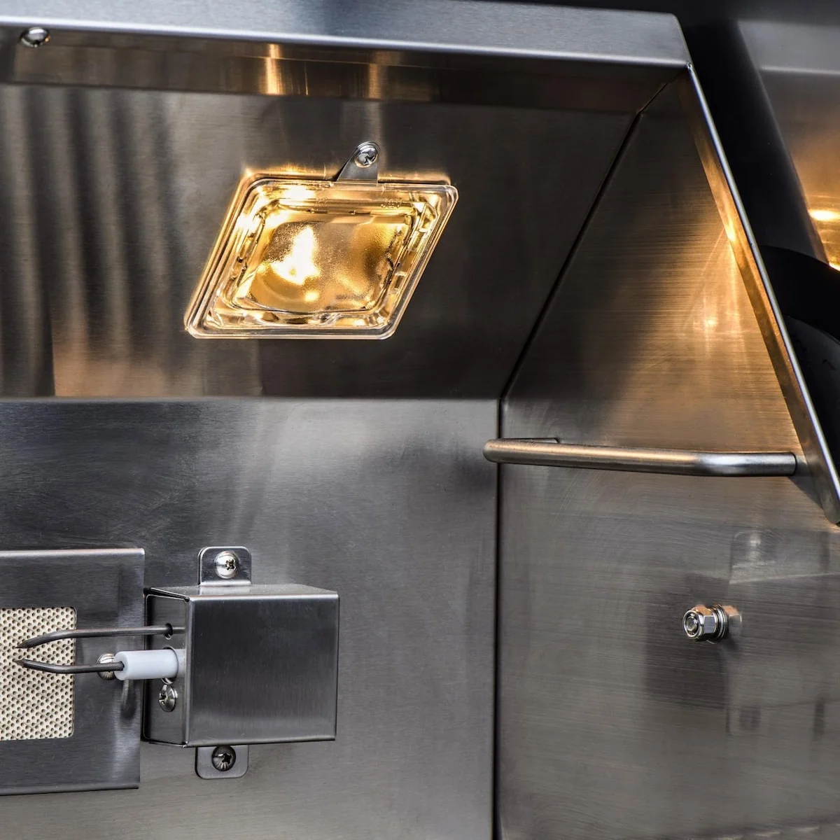 Blaze LTE 40-Inch 5-Burner Gas Grill with Rear Burner and Built-in Lighting System - BLZ-5LTE2-LP/NG - Image 23