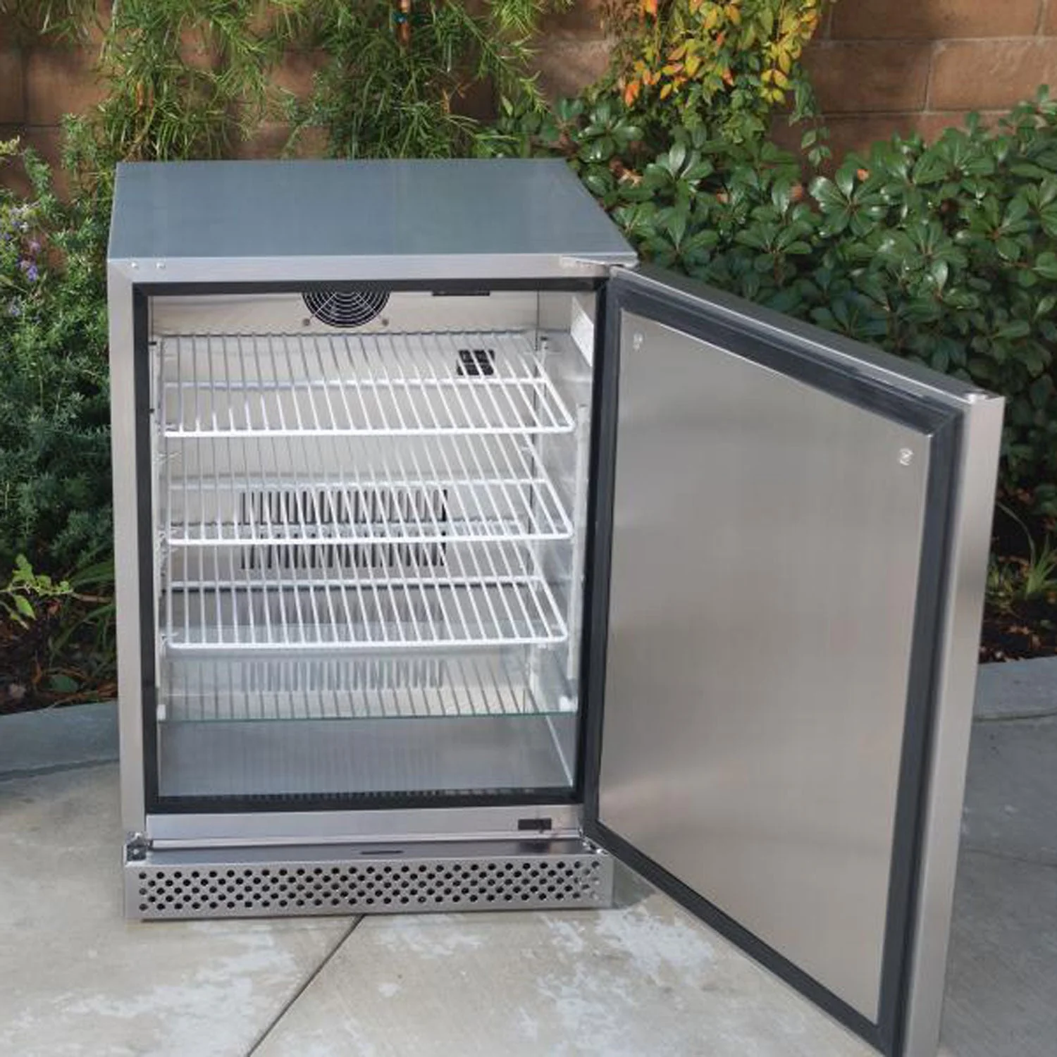 Bull Series II Premium Outdoor Refrigerator, 4.9 Cubic Feet - Image 3
