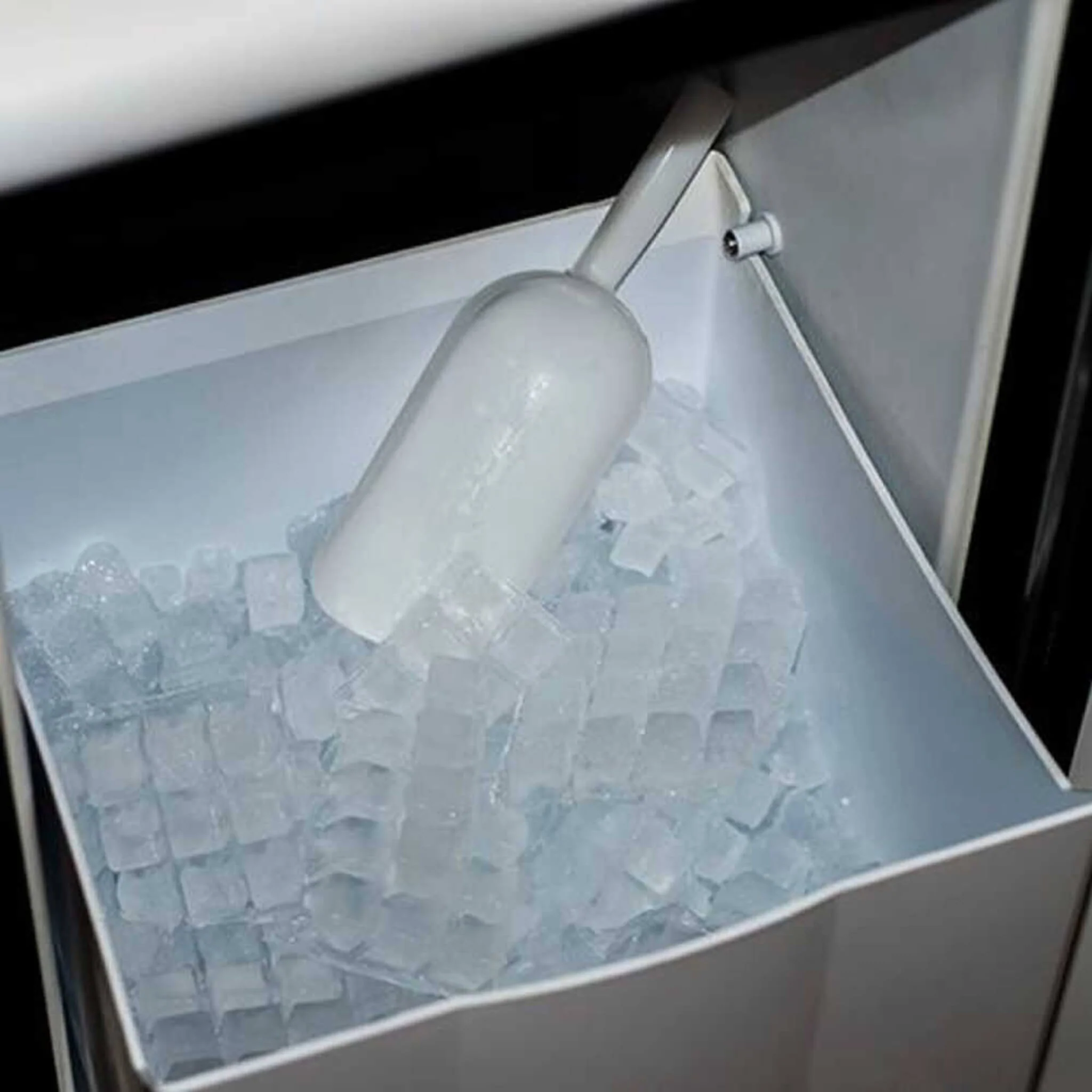 Edgestar 15" Outdoor Undercounter Ice Maker W/ 50 LBS Daily Ice Production (SAK84720) - Image 10