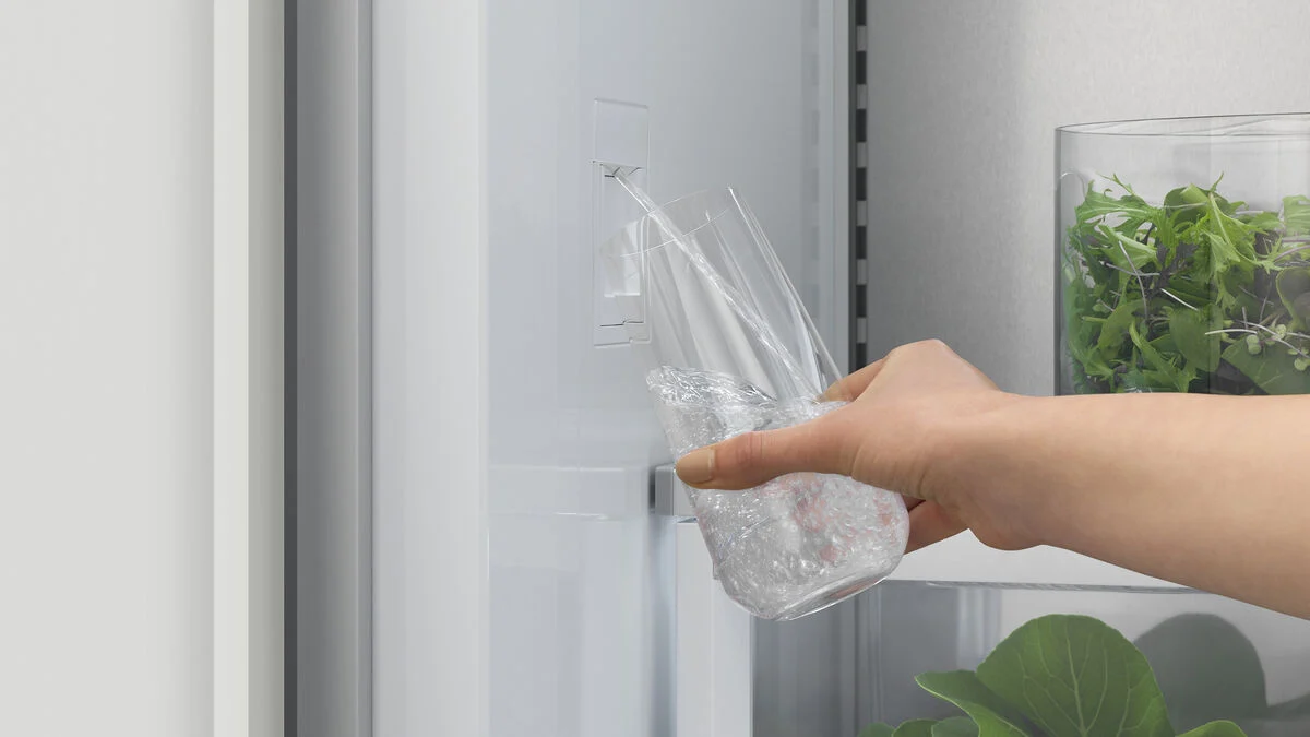 Fisher & Paykel 24" Series 9 Integrated Refrigerator Freezer, Ice & Water - RS2474BRU1 - Image 13