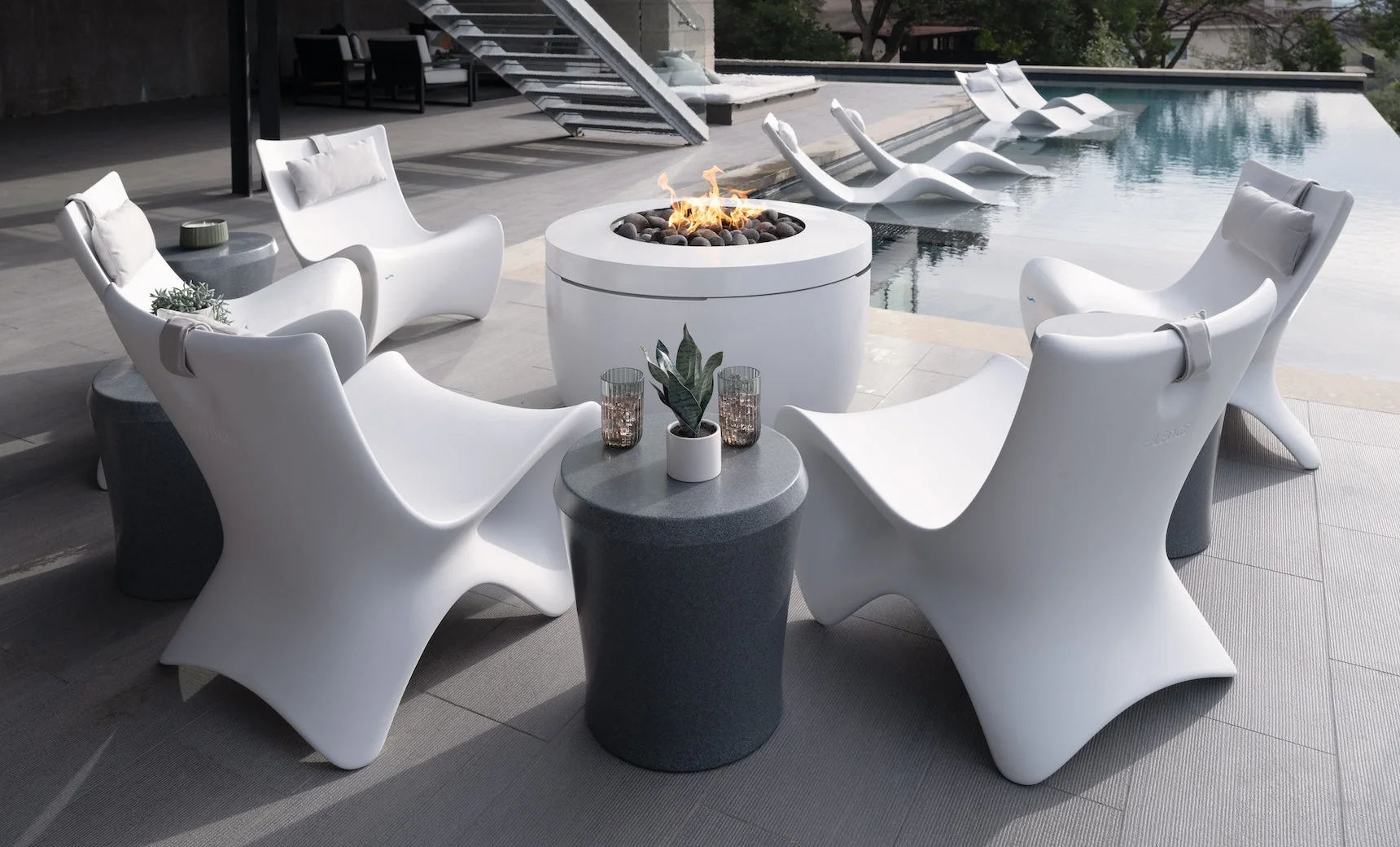 Ledge Lounger Affinity Side Table - Image 2