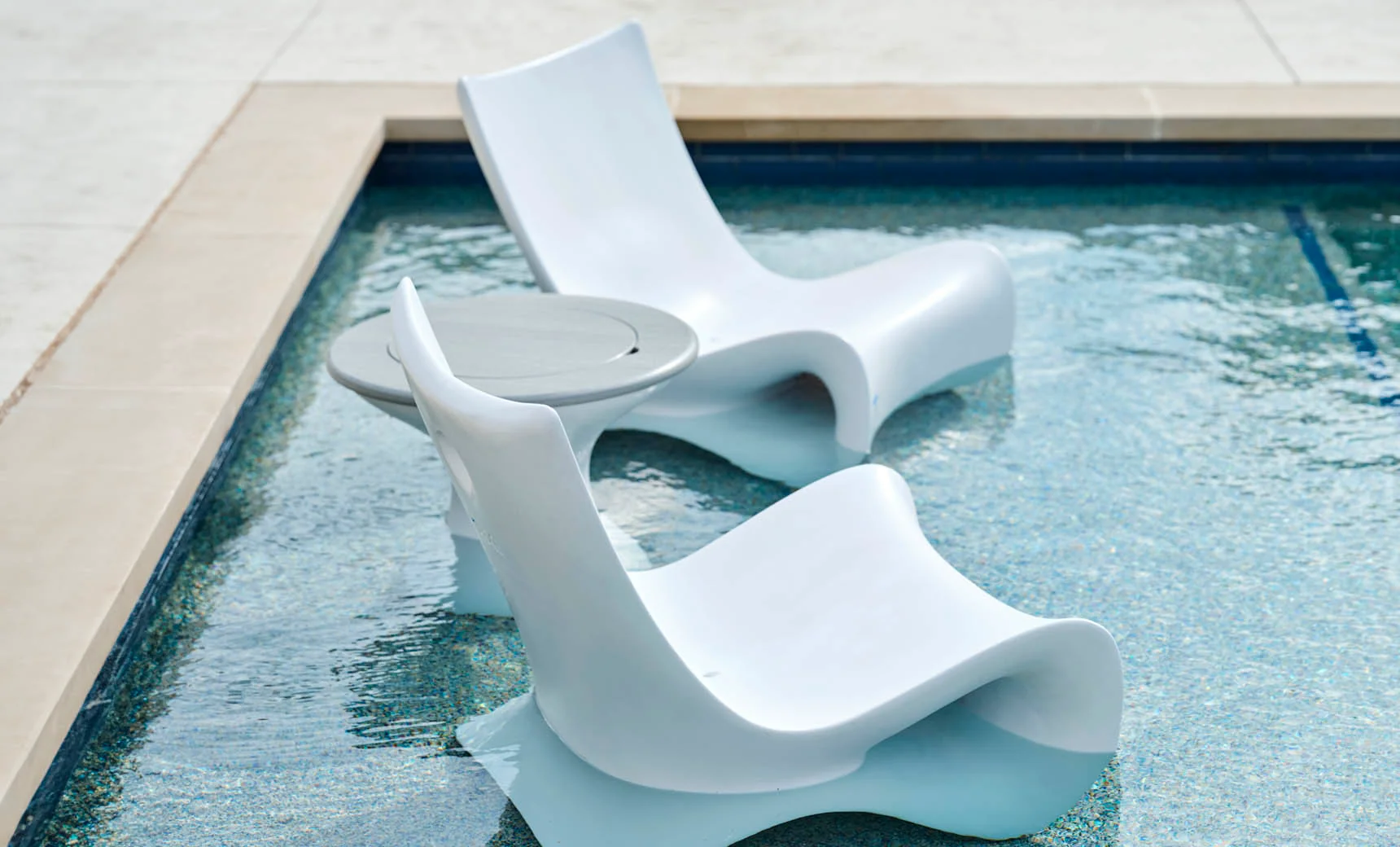 Ledge Lounger Autograph Tall Ice Bin Side Table - Image 5