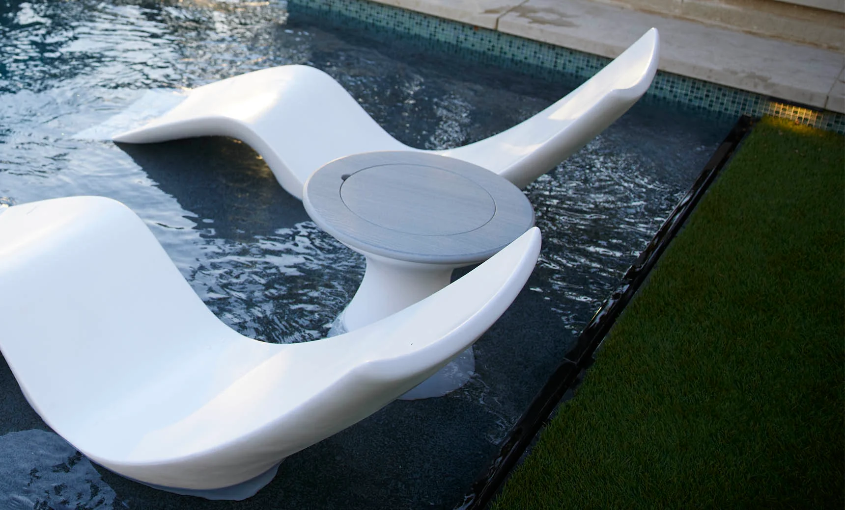 Ledge Lounger Autograph Tall Ice Bin Side Table - Image 6