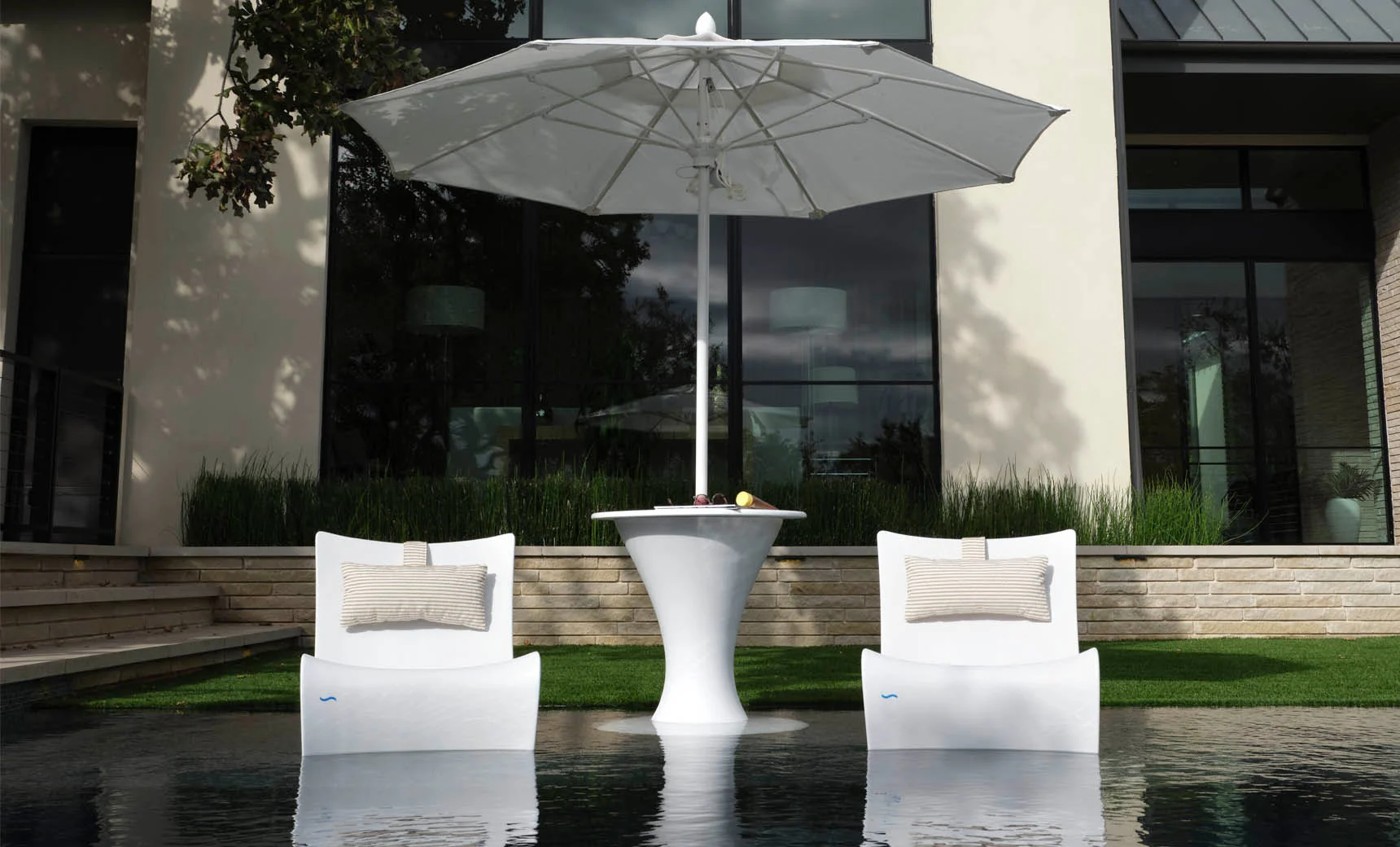 Ledge Lounger Autograph Umbrella Stand Ice Bin - Image 2