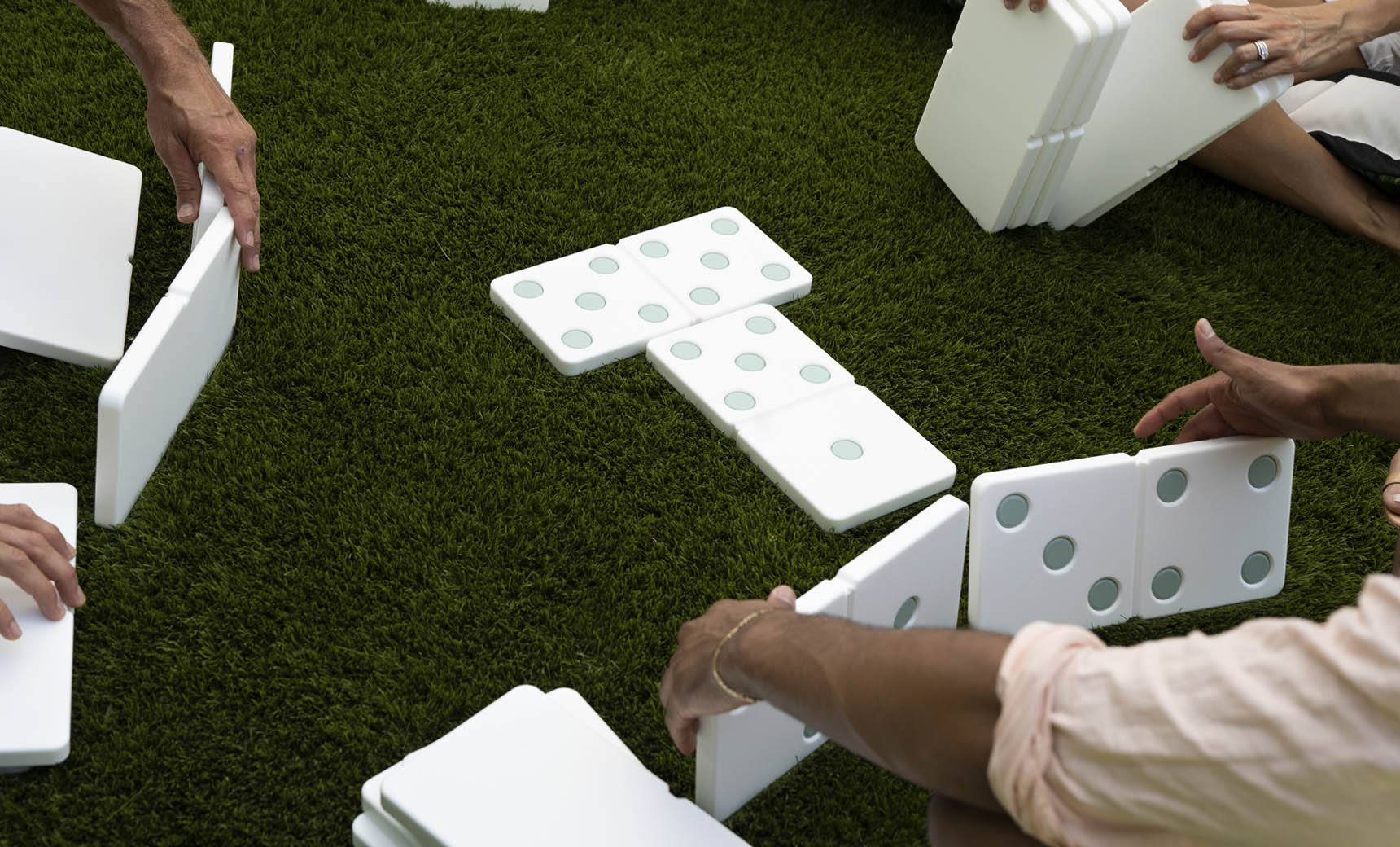 Ledge Lounger Dominoes - Image 4