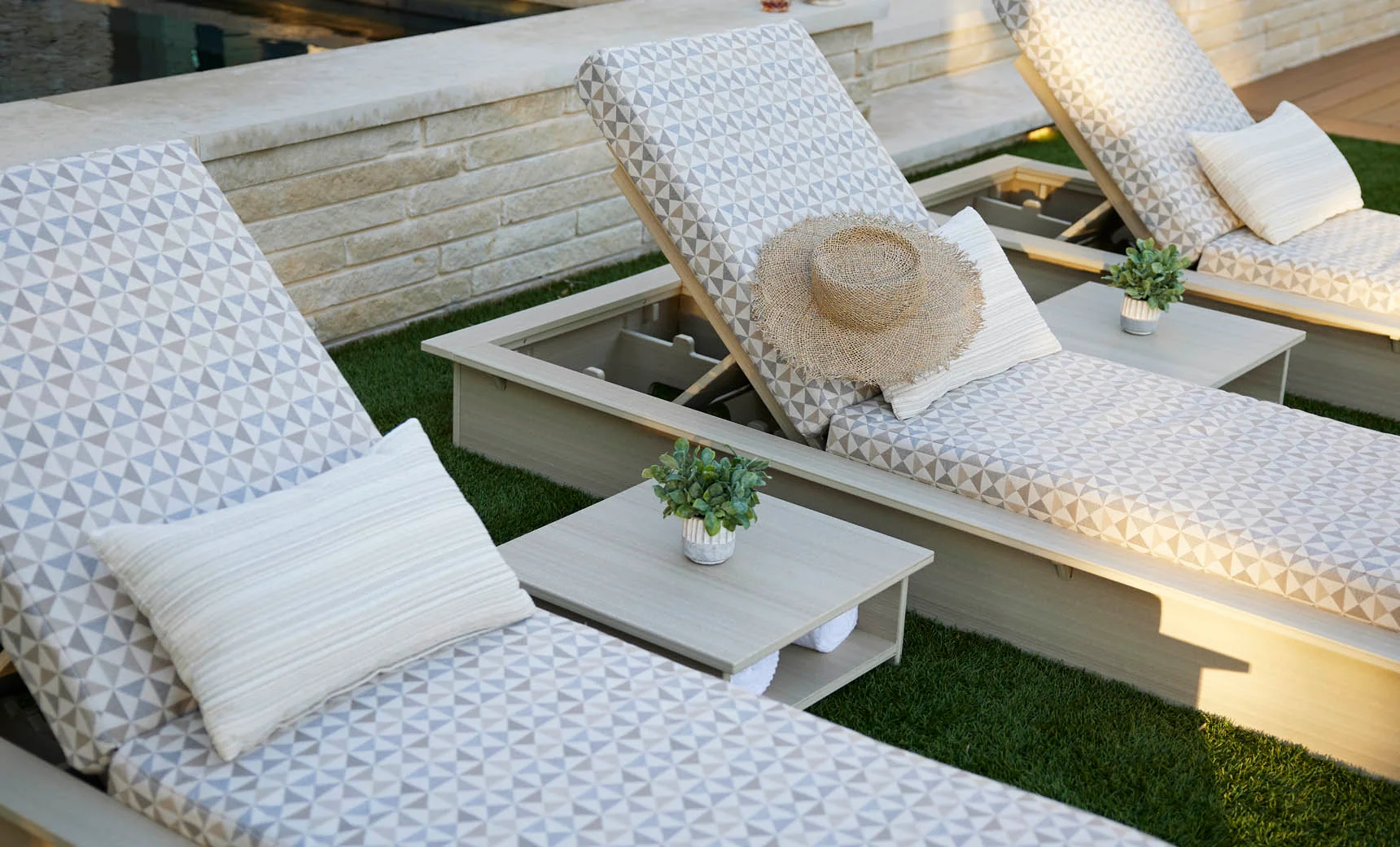 Ledge Lounger Echo Side Table - Image 2