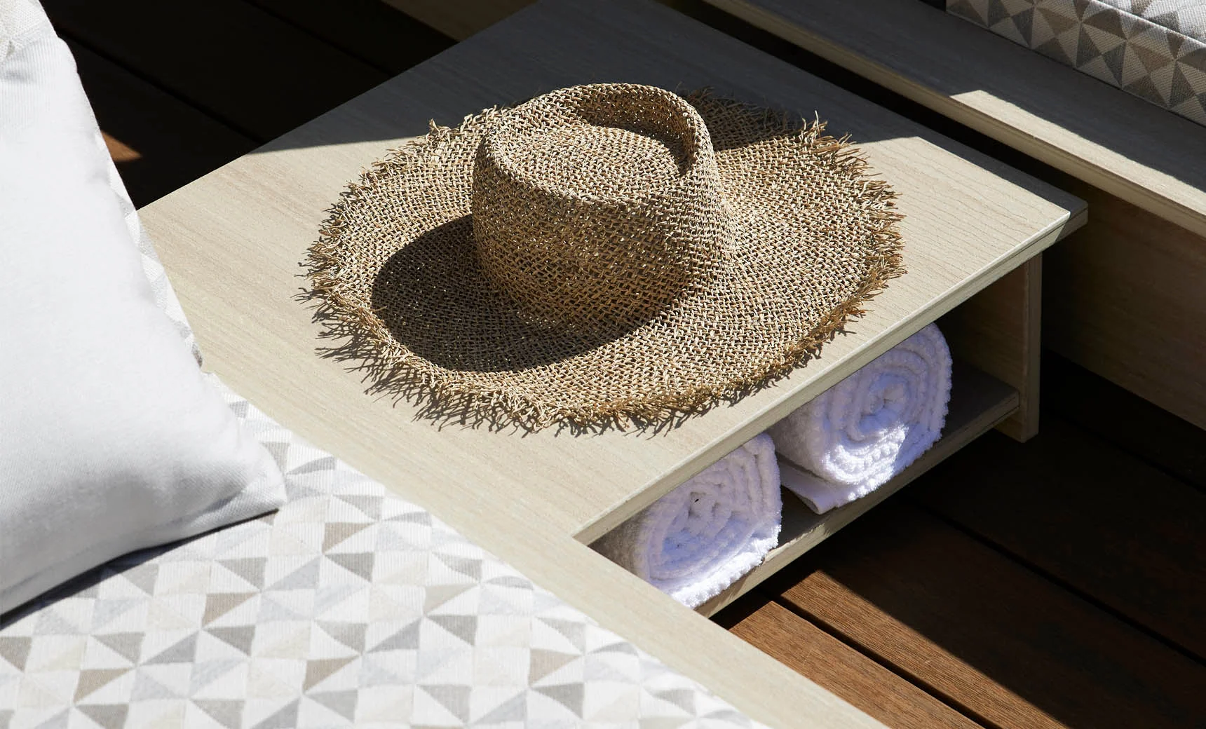 Ledge Lounger Echo Side Table - Image 5