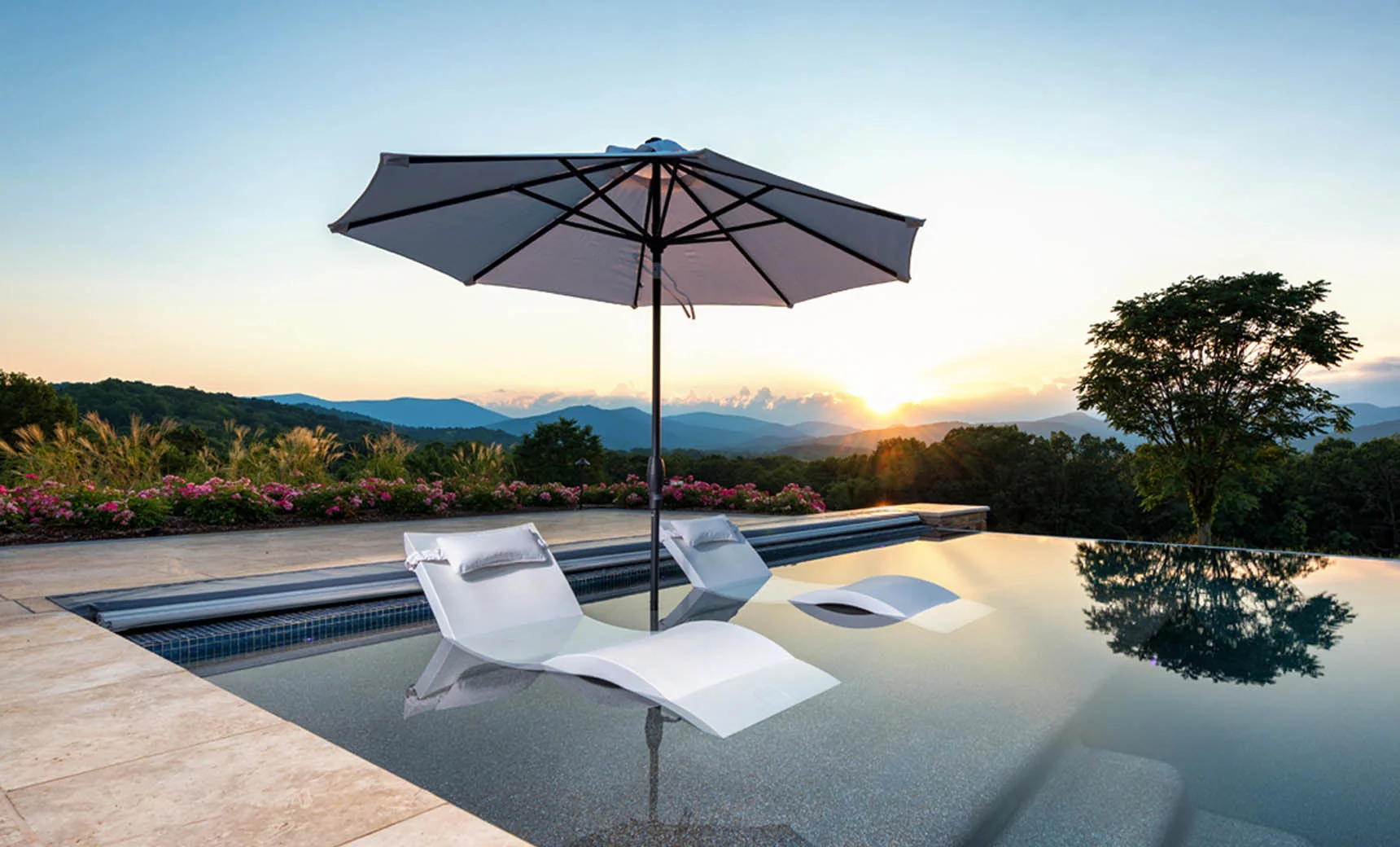 Ledge Lounger Essential Fiberglass Umbrella - 8.5' Rectangle Pulley - Image 4