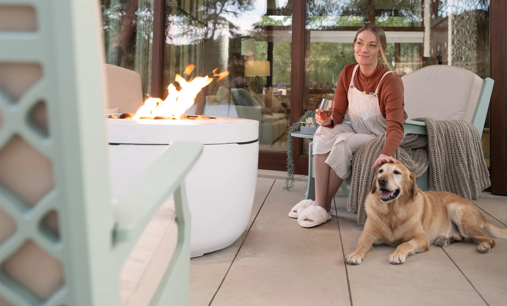 Ledge Lounger Halo Firepit - Image 16