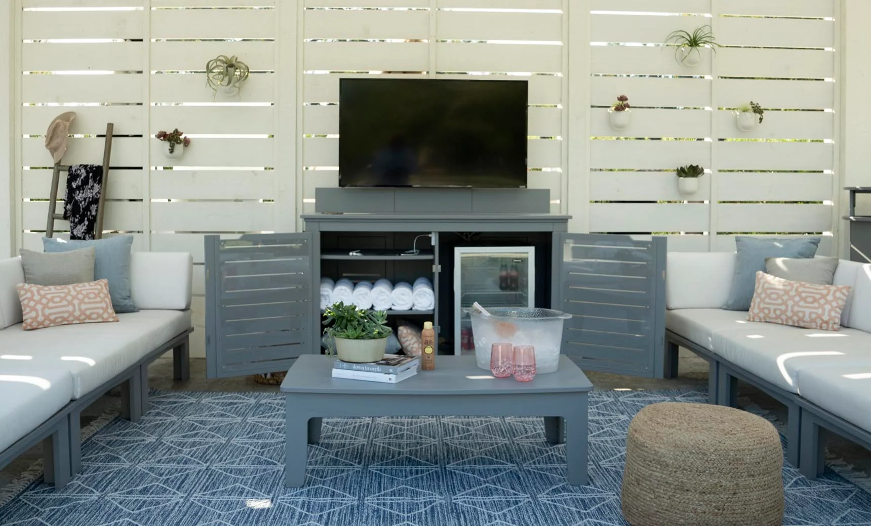 Ledge Lounger Mainstay Bar Credenza - Image 3