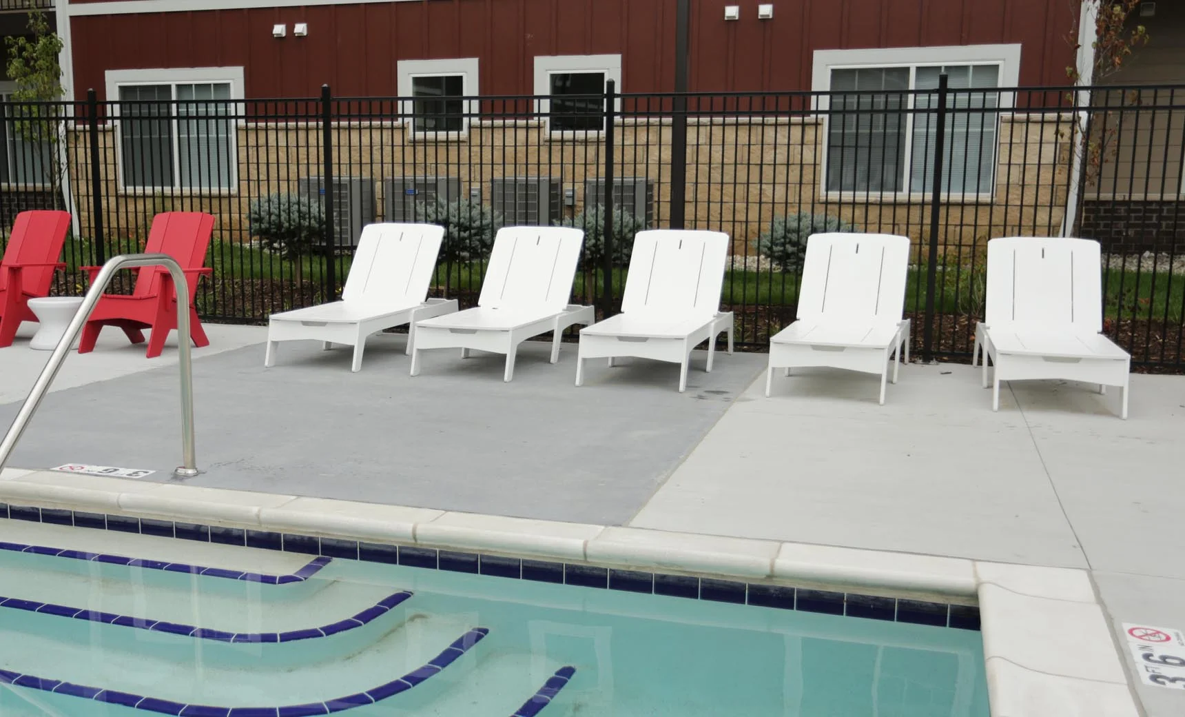 Ledge Lounger Mainstay Chaise - Image 6