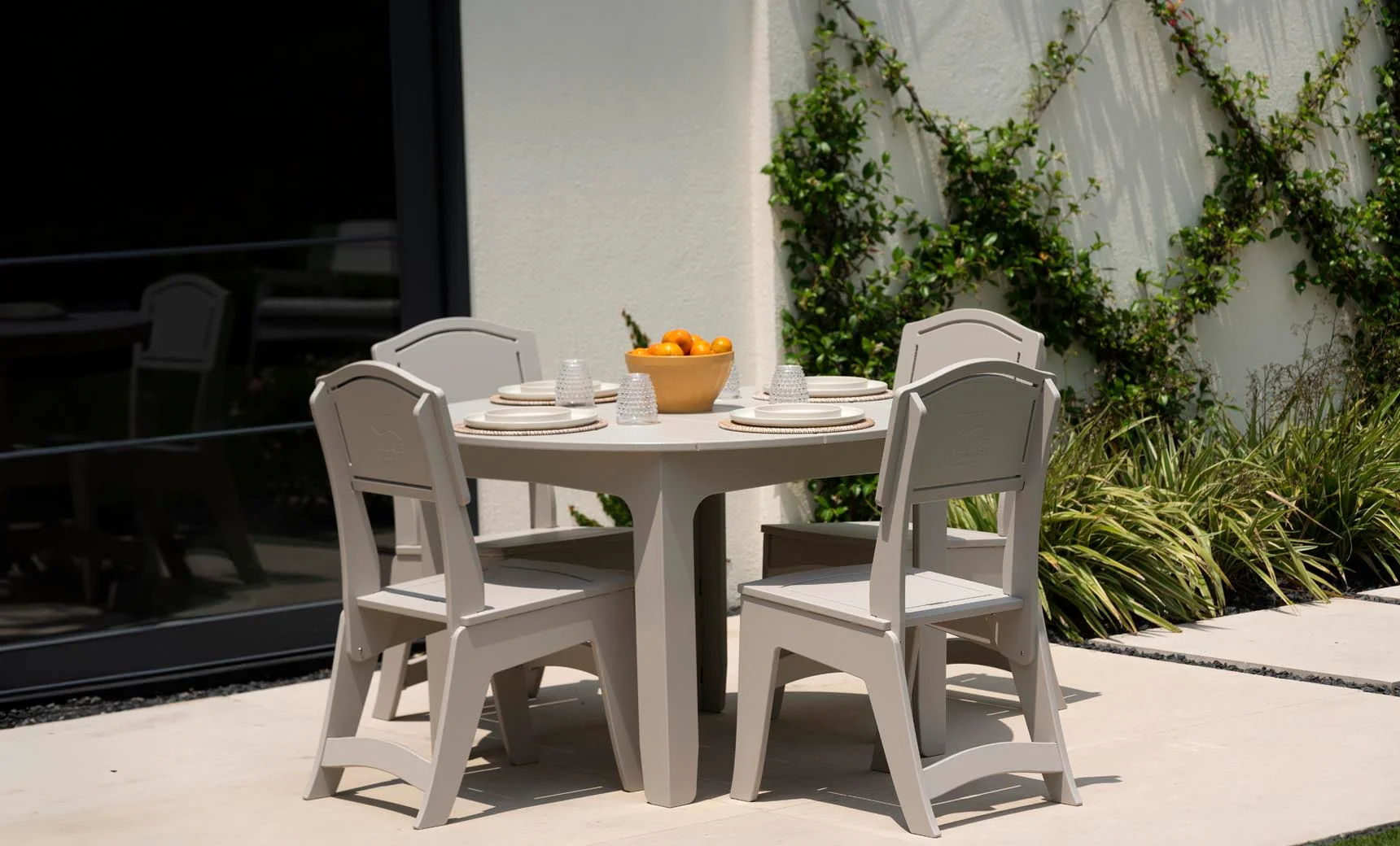 Ledge Lounger Mainstay Round Dining Table - Image 2