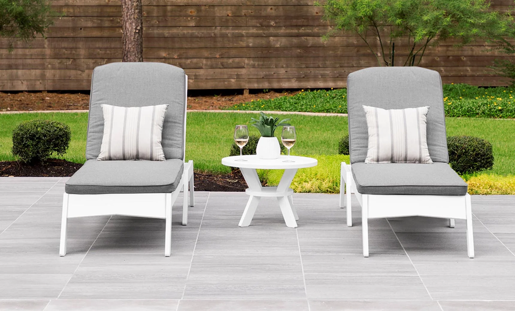 Ledge Lounger Mainstay Round Side Table - Image 3