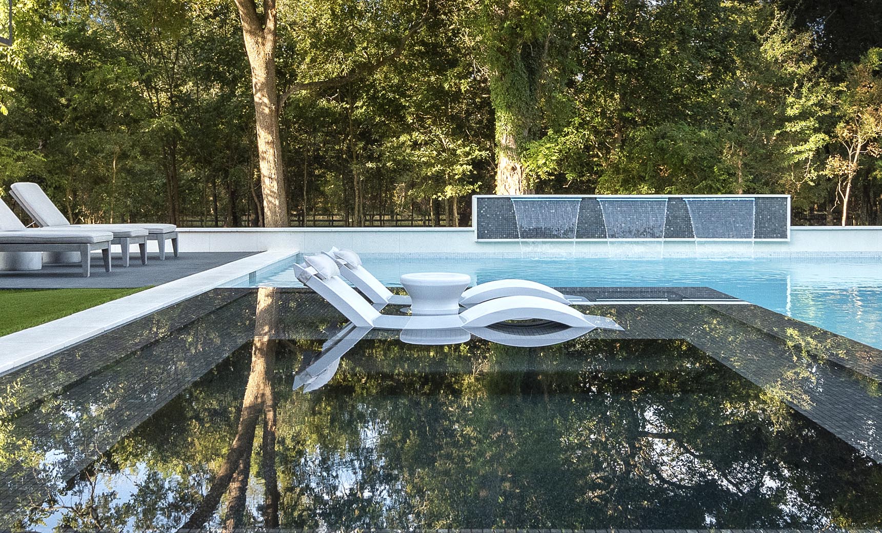Ledge Lounger Signature Chaise - Image 5