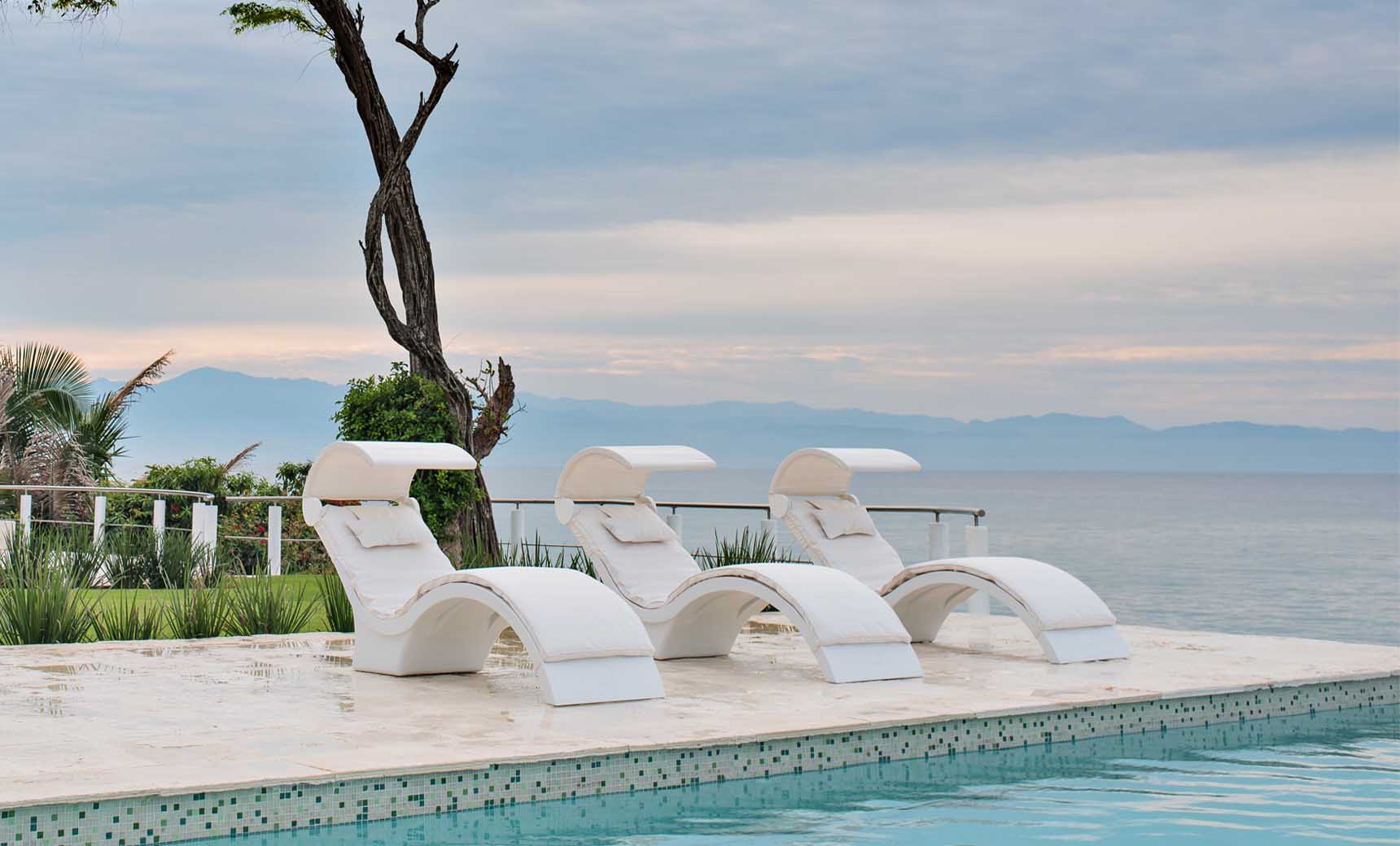 Ledge Lounger Signature Chaise Shade - Image 4
