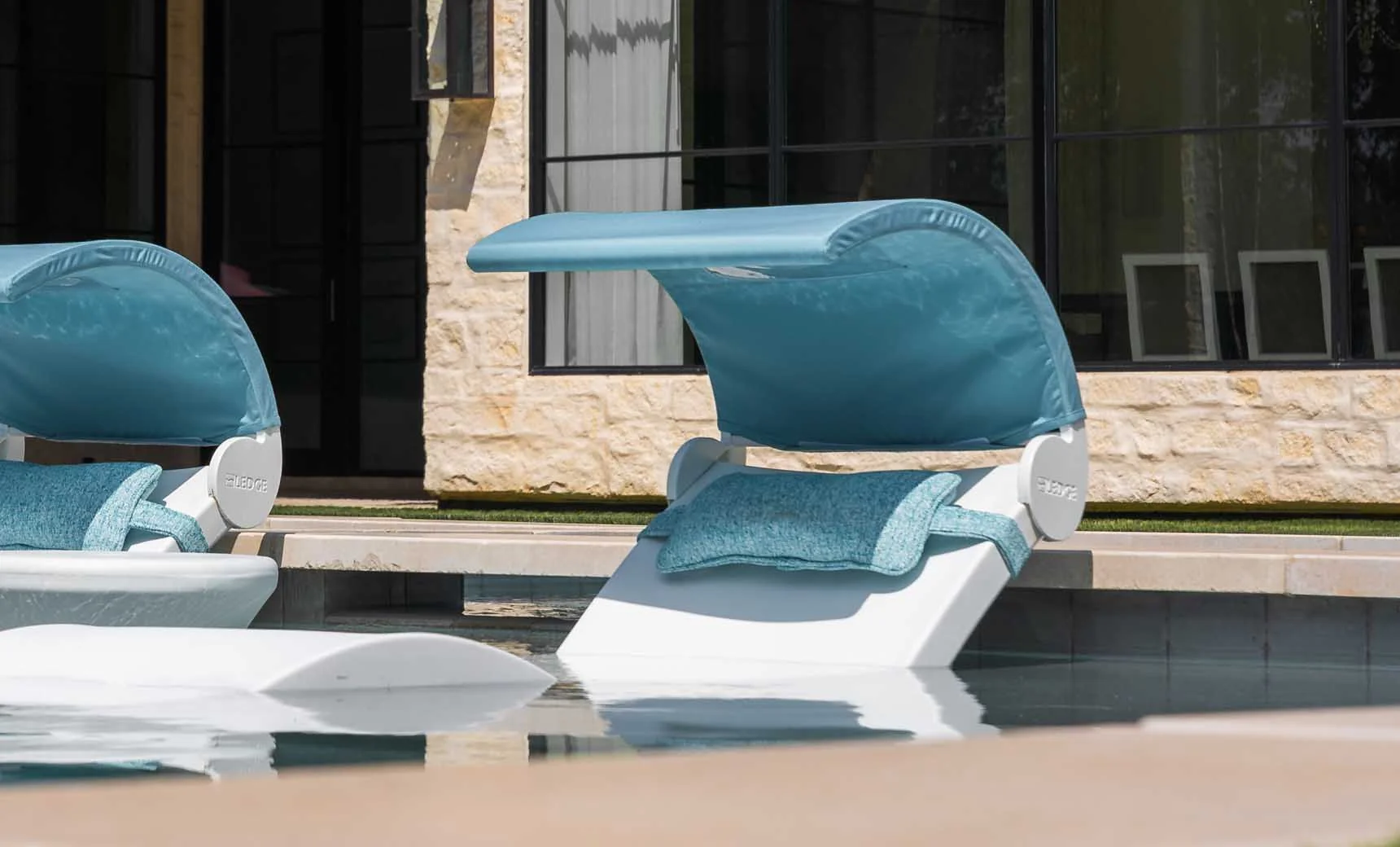 Ledge Lounger Signature Chaise Shade - Image 8