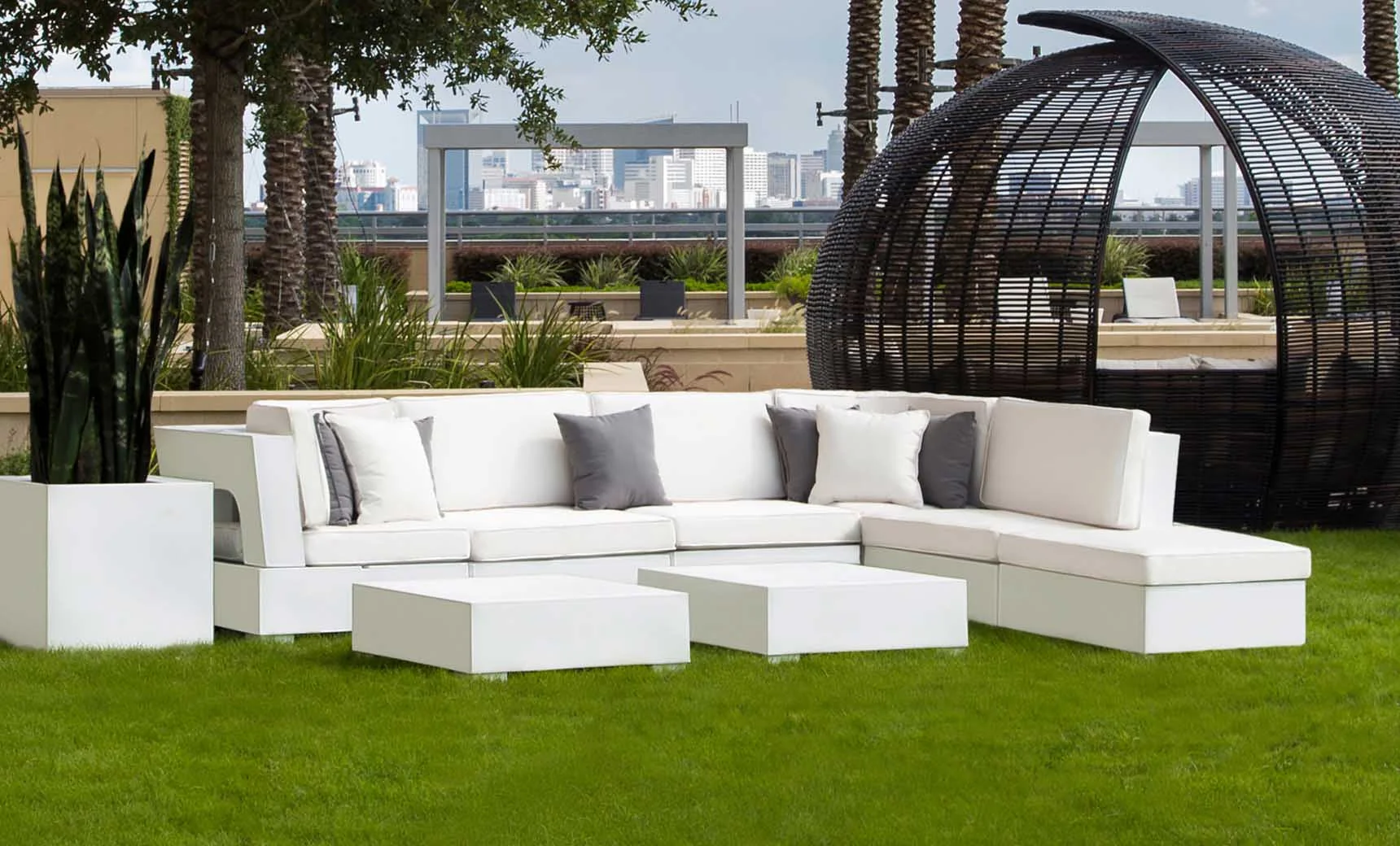 Ledge Lounger Signature Coffee Table - Image 5