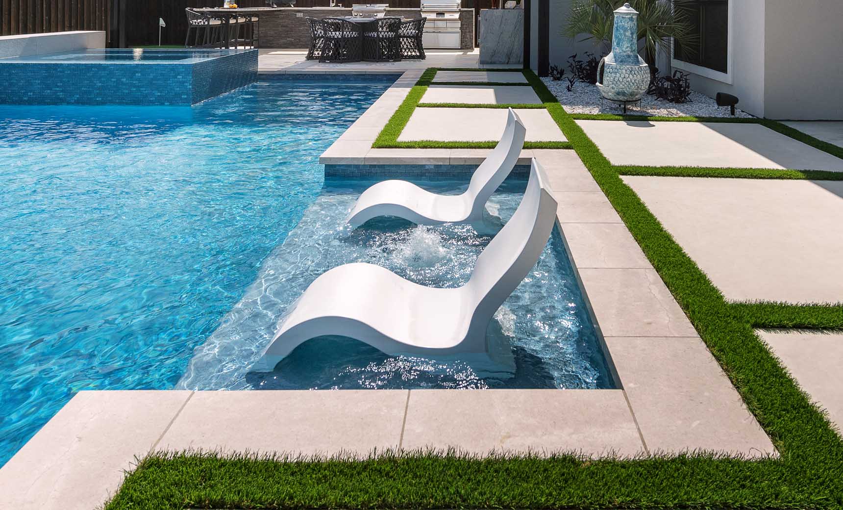 Ledge Lounger Signature Lowback Chair - Image 5