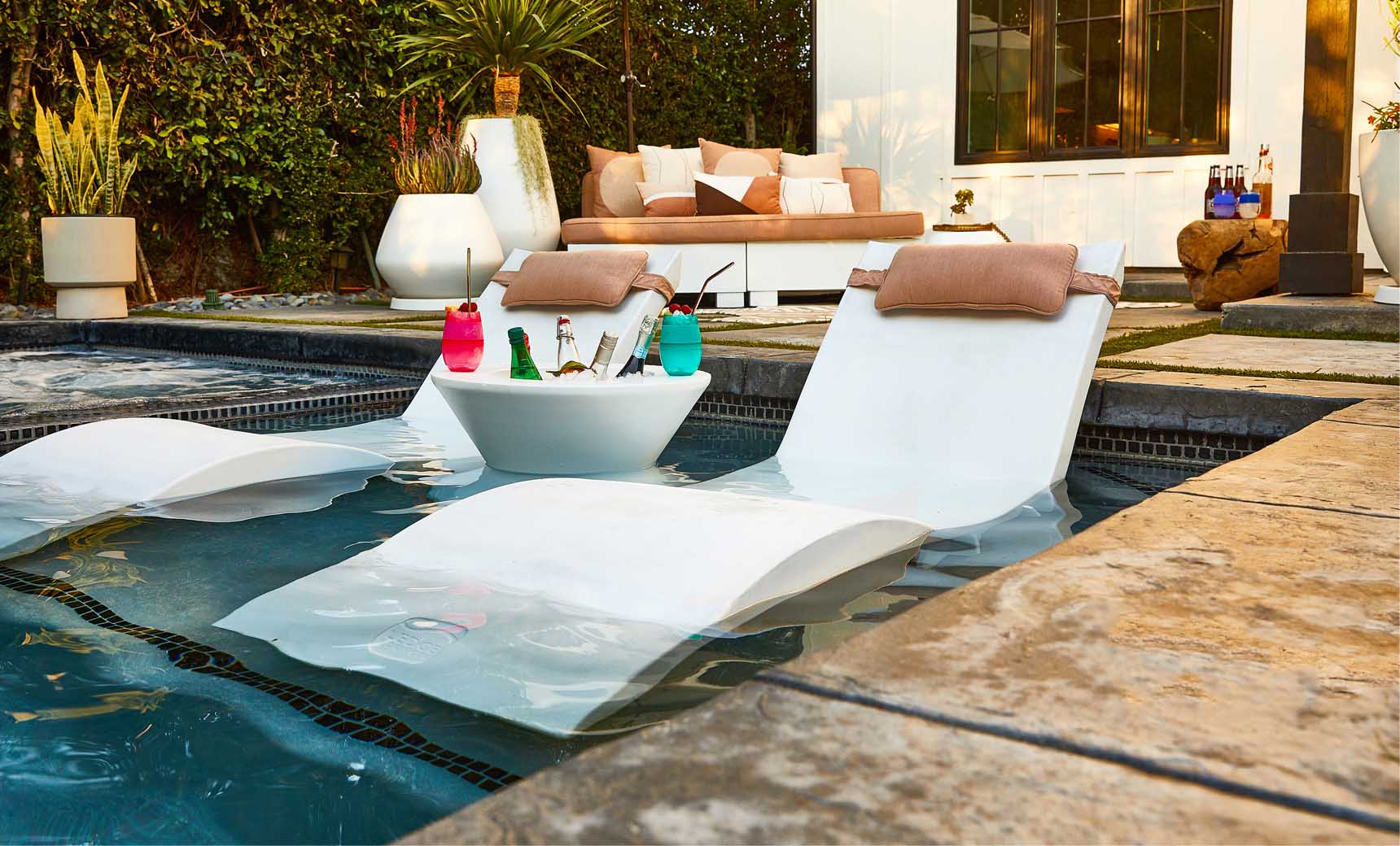 Ledge Lounger Signature Tall Ice Bin Side Table - Image 4