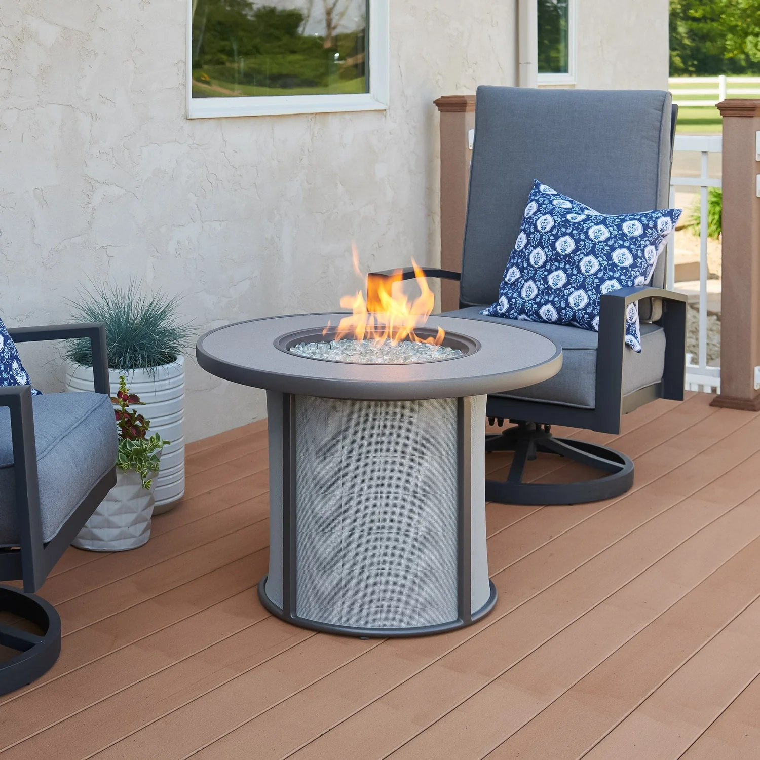 The Outdoor Greatroom Stonefire 31" Round Gas Fire Pit Table - SF-32-K - Image 4